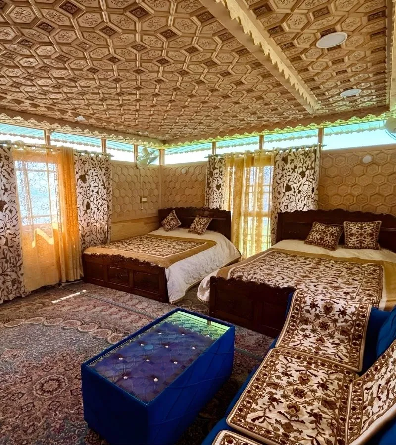 Nigeen Lake houseboat in Srinagar