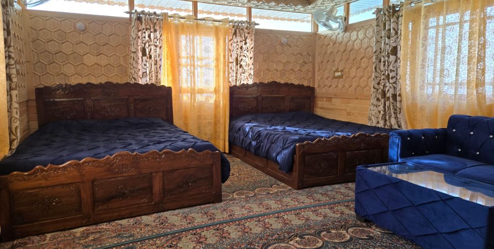 Best time to visit Kashmir and stay on houseboat